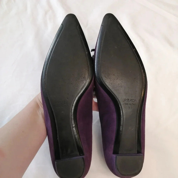Prada Purple Suede Pointed Toe Flats with Chain Links and Bow Size 37 or 7 US - Picture 12 of 17